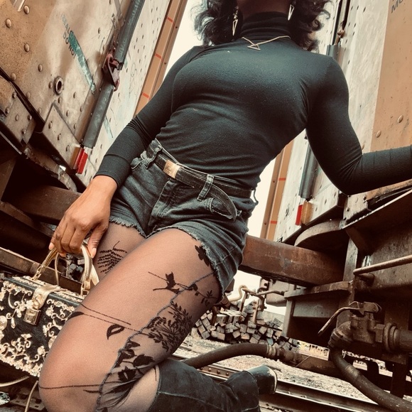 Floral print mesh stockings - Picture 5 of 5